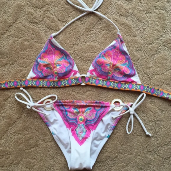 v.s string bikini - Picture 2 of 3
